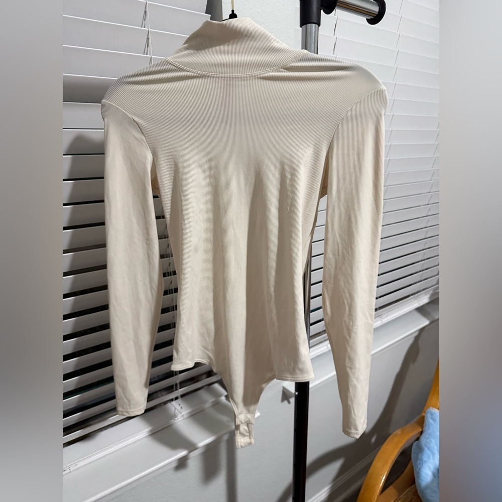 SPANX ribbed Mockneck bodysuit - Picture 2 of 3
